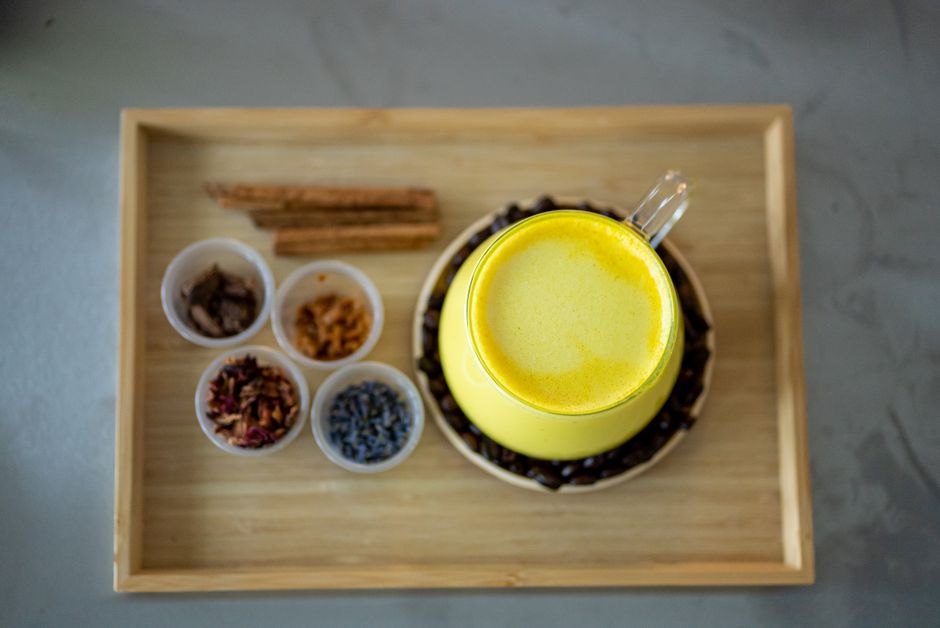 kurkuma latte - goldene milch
