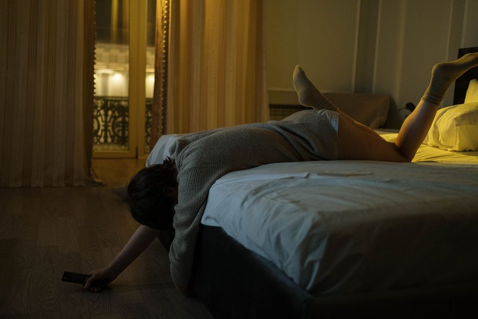 gelangweilte Frau im Bett