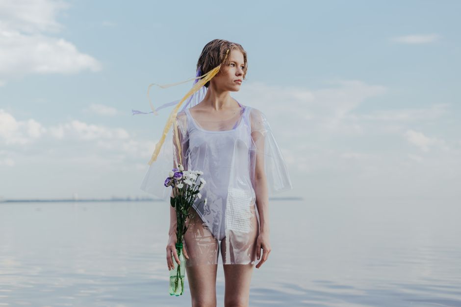 Frau Krankenhausoutfit Wasser