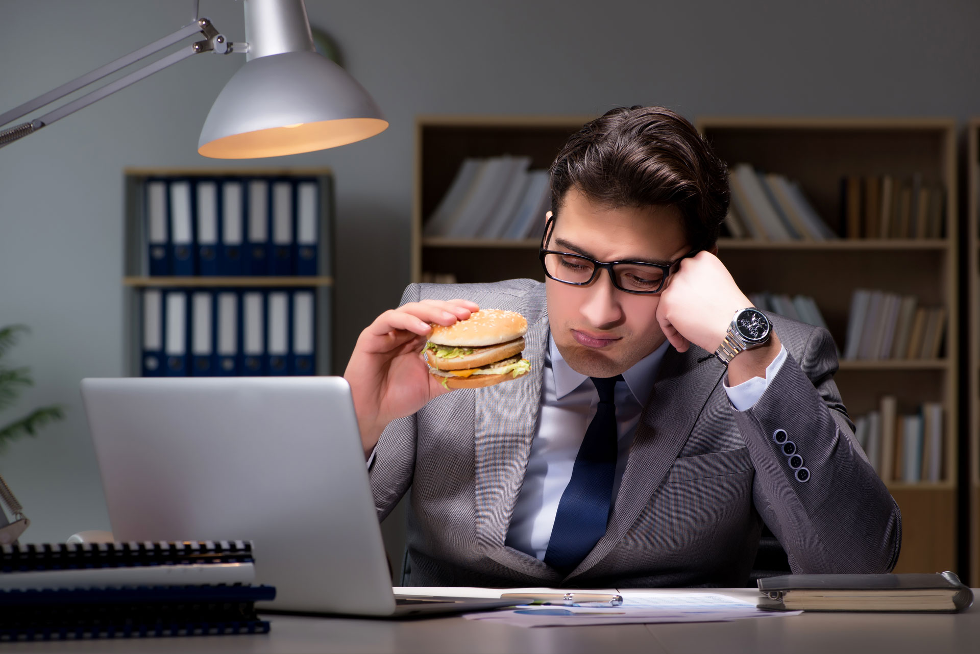 Was macht spätes Abendessen mit Deinem Körper?