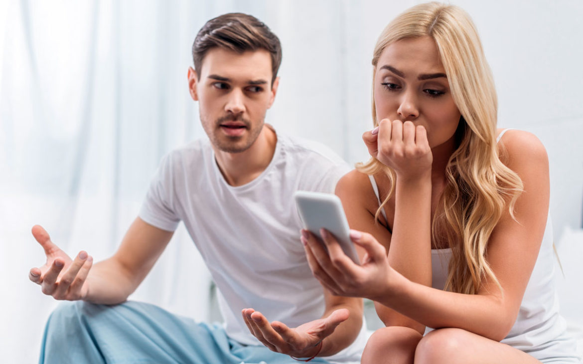 unzufriedene Parnterschaft und süchtig nach smartphone